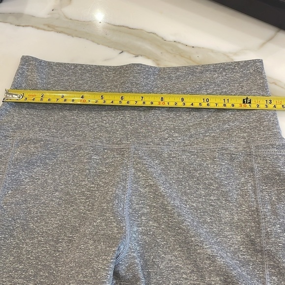 Vuori Gray Heathered Active Shorts—Pockets on sides—EXCELLENT Condition! - Picture 6 of 7